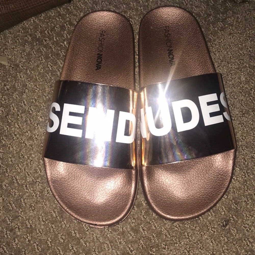 Fashion nova slides